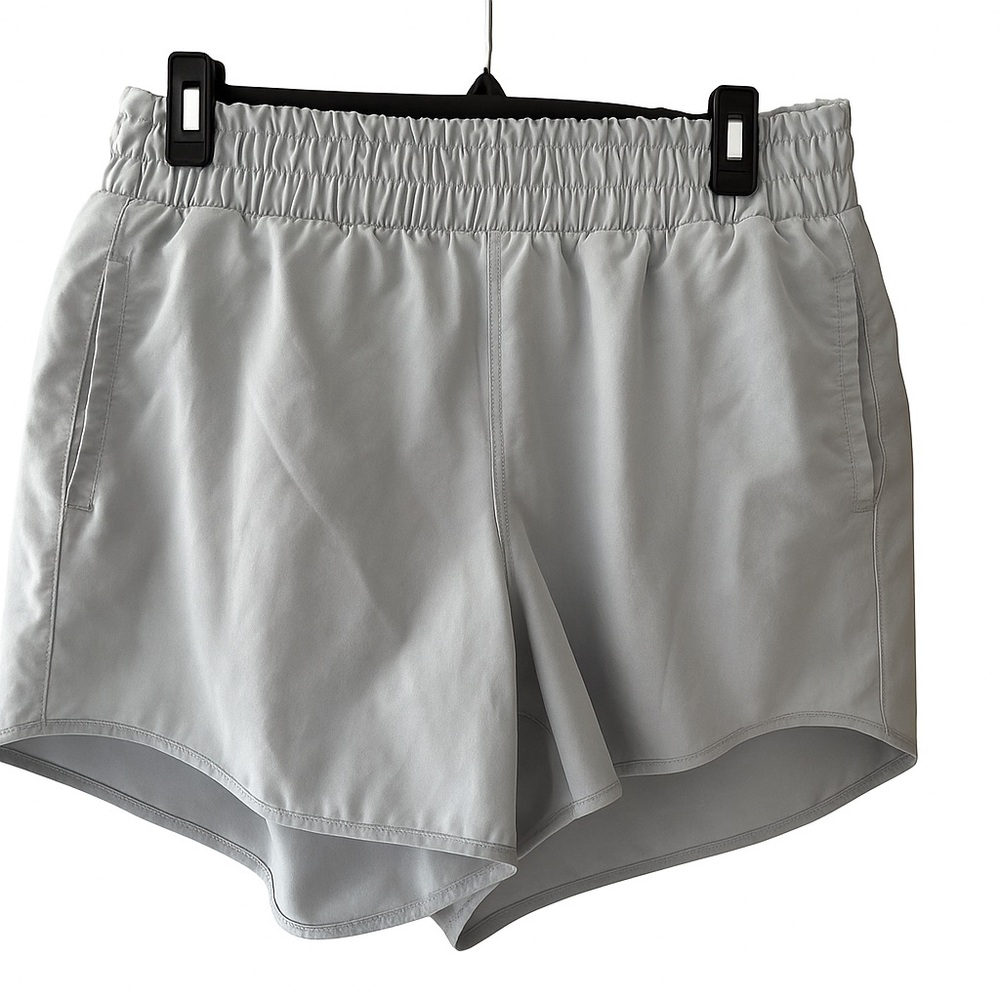 Under Armour Size L Women's Gray Shorts